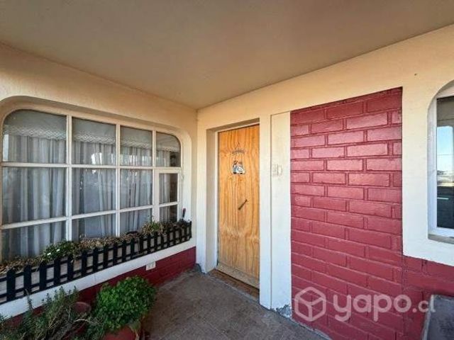 Casa con amplio patio para hacer departamentos