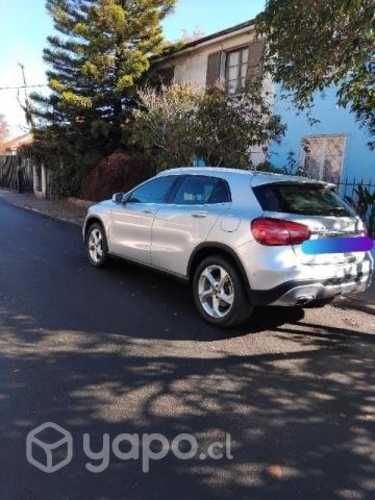 MERCEDES BENZ, año 2020