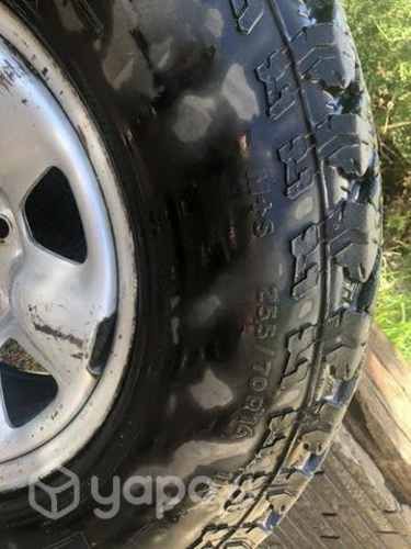 Neumático 255/70/R16 y llanta fierro