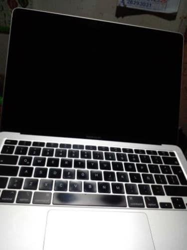 Pantalla Mac Air M1 2020