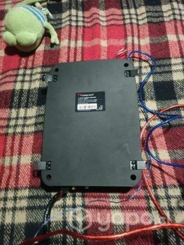 Amplificador de sonido para auto usado