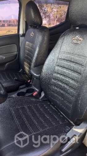 Se vende Mitsubishi l200 work. 2019 4x2