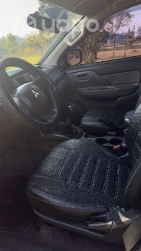 Se vende Mitsubishi l200 work. 2019 4x2