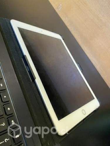Ipad 6 32 GB con funda y teclado
