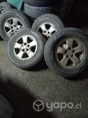 4 llantas magnesio con neumáticos Daihatsu Terios