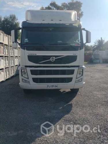 Se vende camión Volvo con remolque