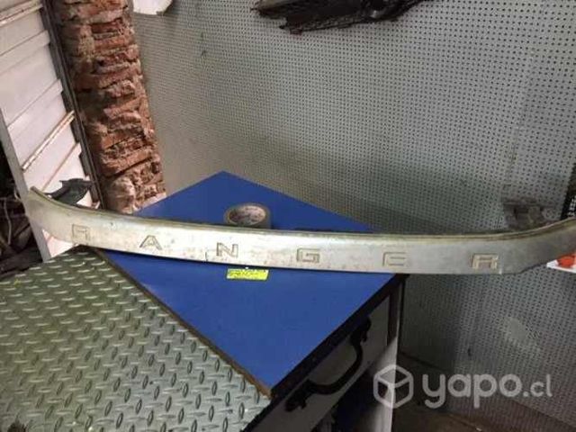Moldura capot Ford Ranger 3.2 2014 con detalle