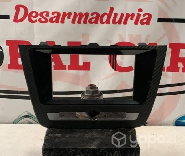 Bisel de radio con detalle MG ZS 2021 AUTO