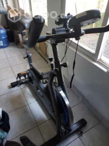 Bicicleta spinning para ejercicio en casa