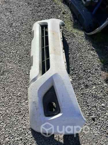 Parachoque np300 2018