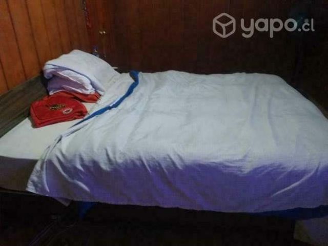 Mini mesa de madera y escritorio cama etc