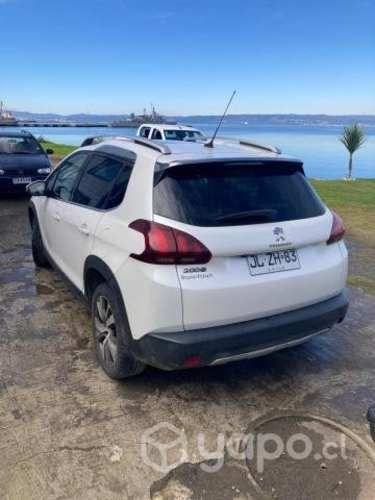 PEUGEOT 2008 año 2017