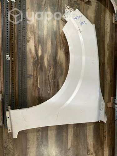 Tapabarro Nissan np 300 lado conductor blanco