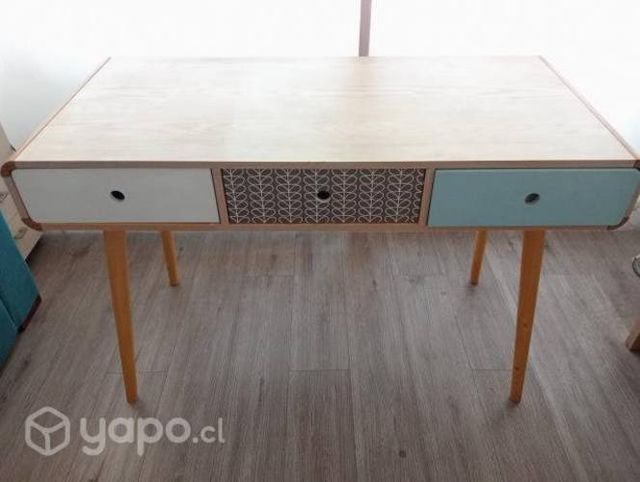 Escritorio vintage 3 cajones poco uso