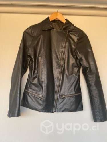 Chaqueta de Cuero Argentino con cierre cruzado