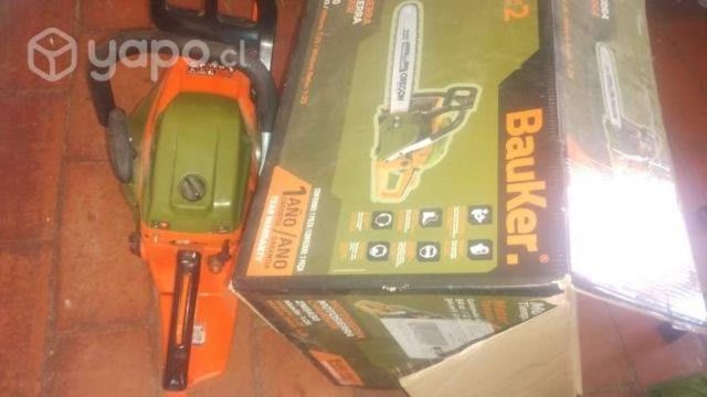 Motosierra Bauker ,casi nva