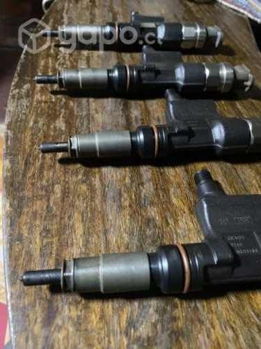 Inyectores motor Hino