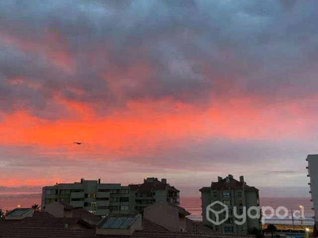 Se arrienda hermoso departamento con vista al mar