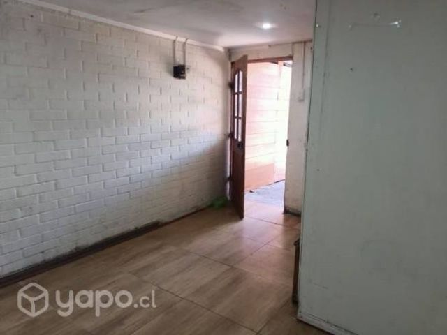 Pieza independiente con comedor, baño y estacionam