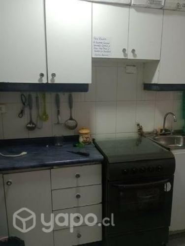 Pieza linda cama y televisor cable wifi