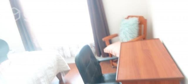 Se renta habitación con baño amoblada con servicio