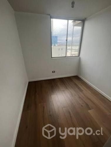 Arriendo pieza frente al Metro, gastos incluidos