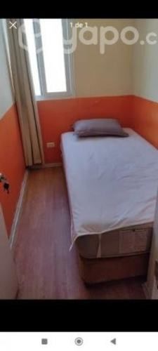 Habitación amoblada dentro del departamento