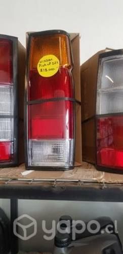 Farol trasero Nissan D21(Par)
