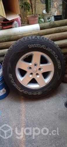 Llanta con neumático jeep