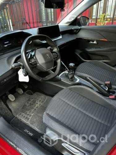 Peugeot new 208, con permiso hasta agosto 2024