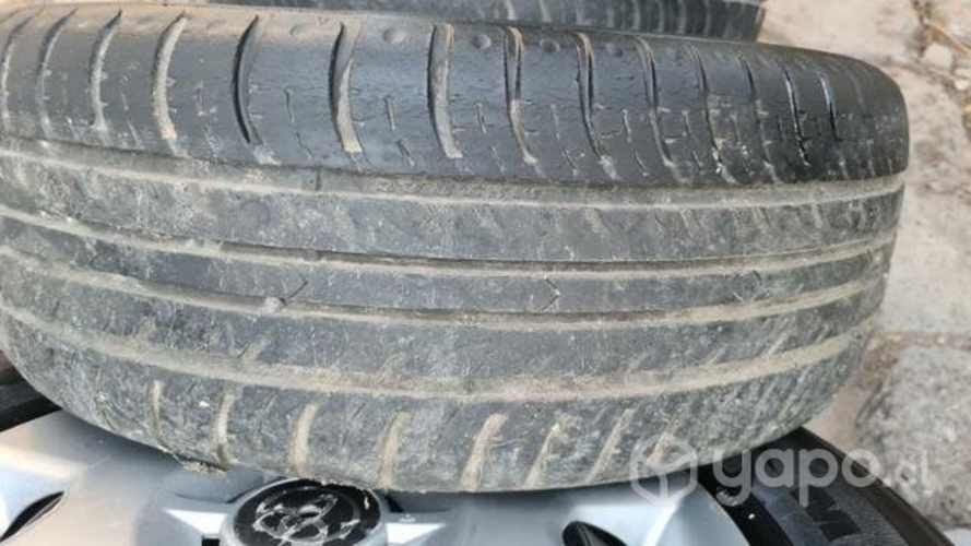 4 llantas con neumáticos