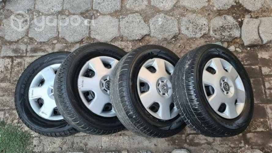 4 llantas con neumáticos