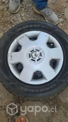 4 llantas con neumáticos