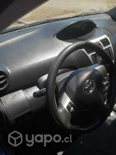 Toyota yaris automatico 2012