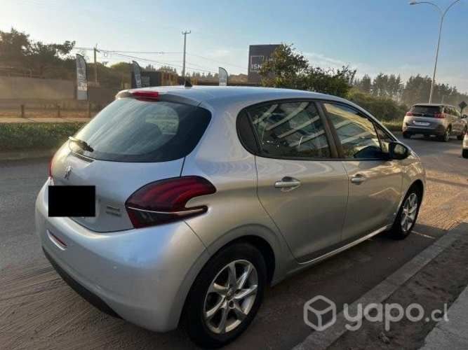 Peugeot 208 Automático año  KM