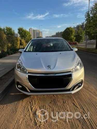 Peugeot 208 Automático año  KM