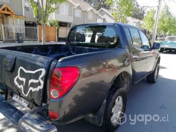 Mitsubishi l200 2013