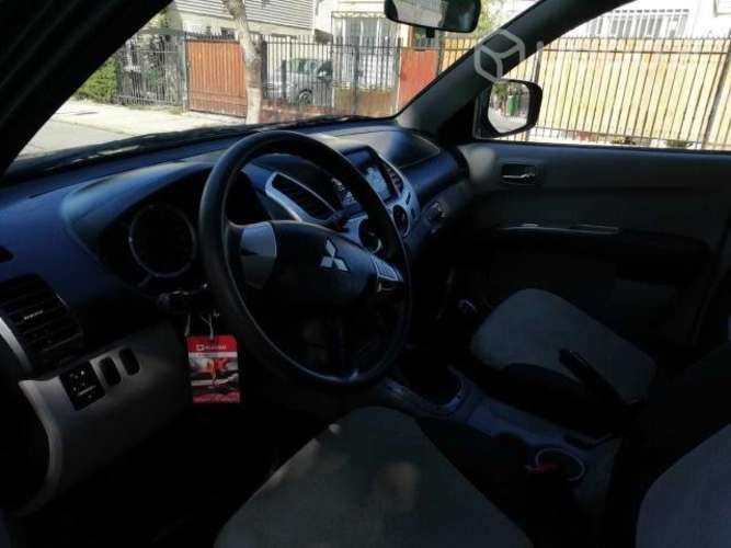 Mitsubishi l200 2013