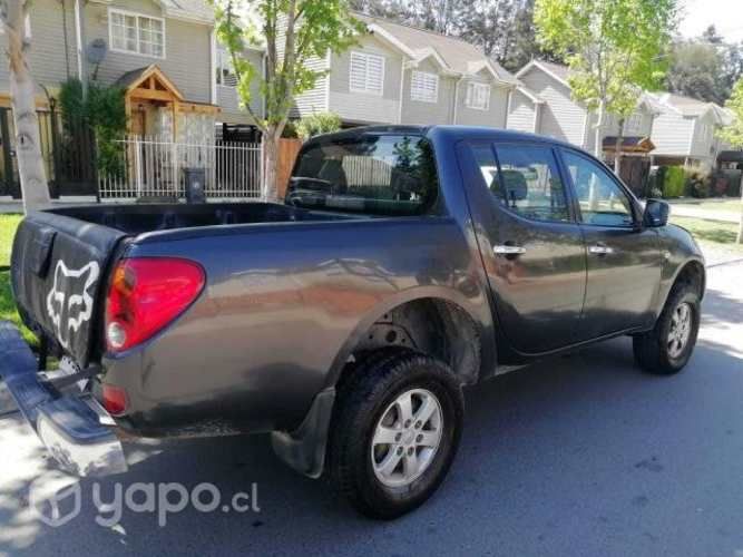 Mitsubishi l200 2013