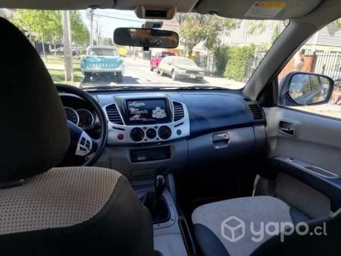 Mitsubishi l200 2013