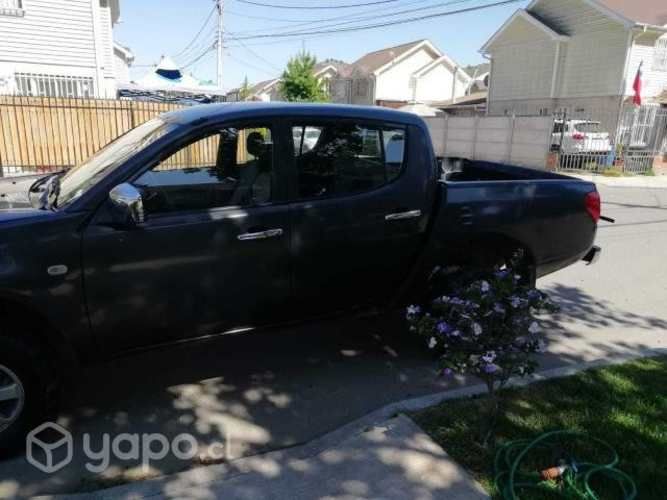 Mitsubishi l200 2013