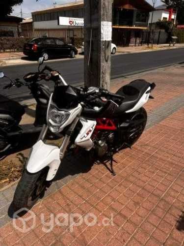 Vendo benelli TNT 300