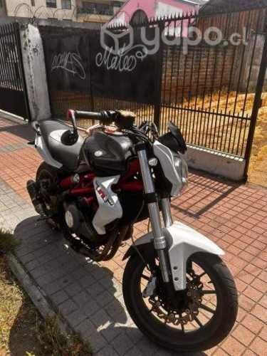 Vendo benelli TNT 300
