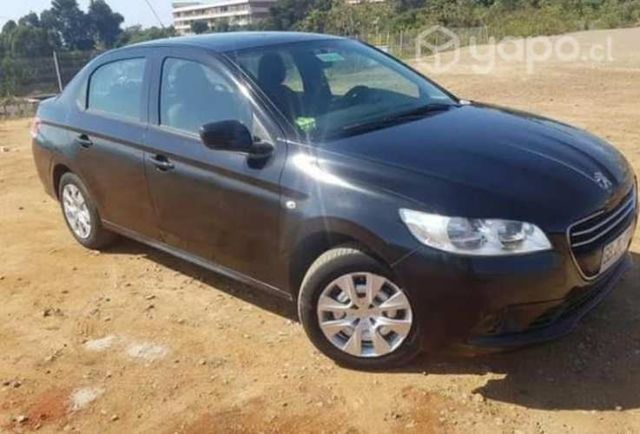 Peugeot 301, año 2016, 155.000 km.bencinero,