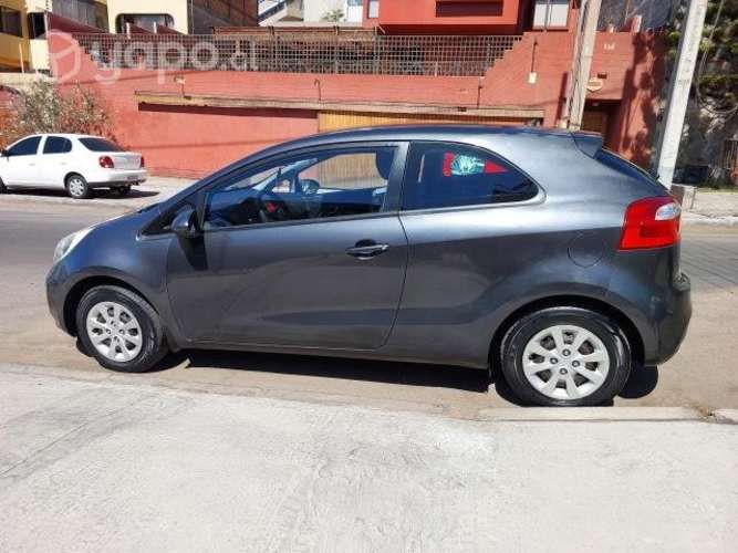 Se vende Kia Rio 3 2015