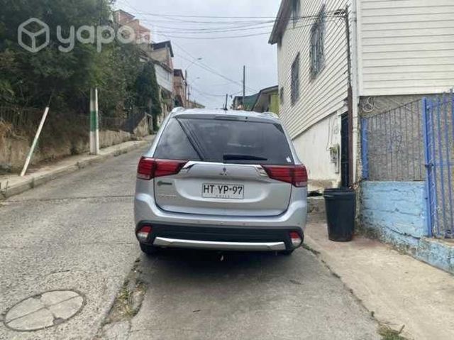 Mitsubishi outlander 2016