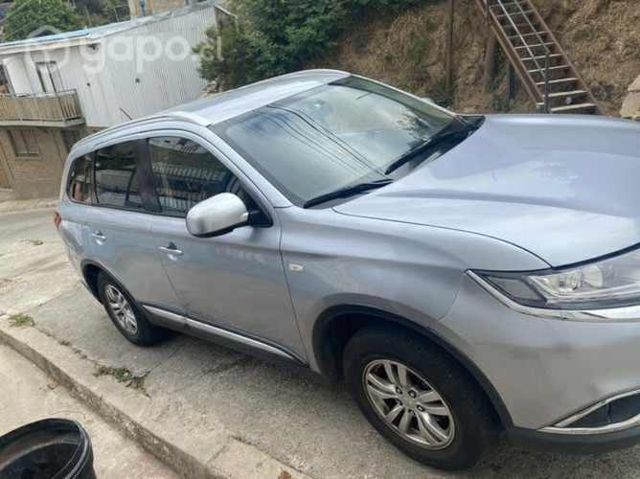 Mitsubishi outlander 2016