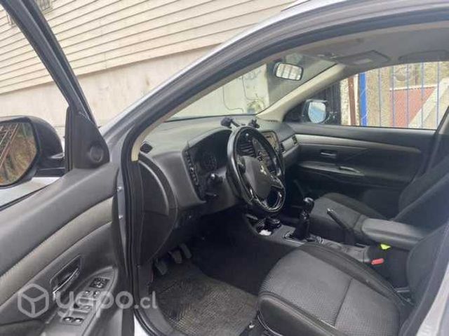 Mitsubishi outlander 2016