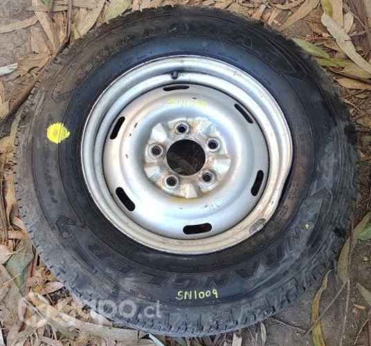 Llanta Fierro Detalle Con Neumático 225 75 R16 (SN