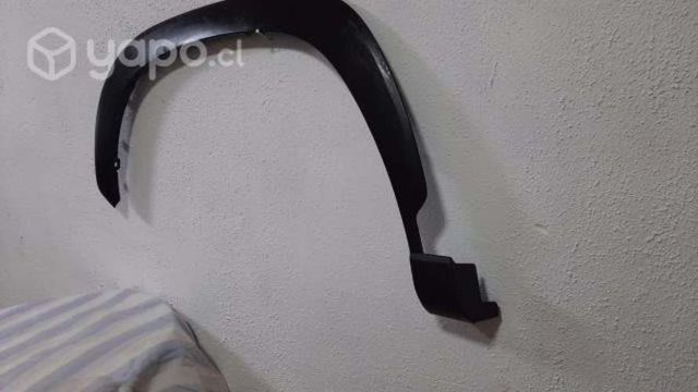 Moldura Tapabarro Delantero LH Corolla Cross